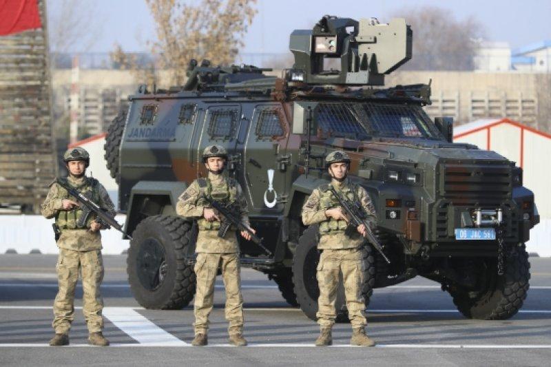 Jandarma yeni üniformasıyla görev başında - Resim 8