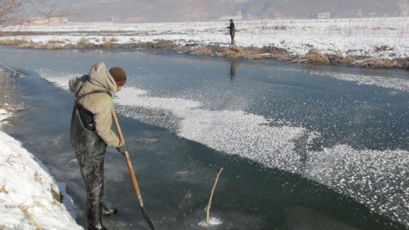 Hakkari'de 'Eskimo usulü' balık avı
