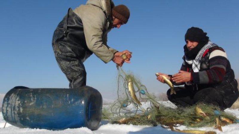 Hakkari'de 'Eskimo usulü' balık avı