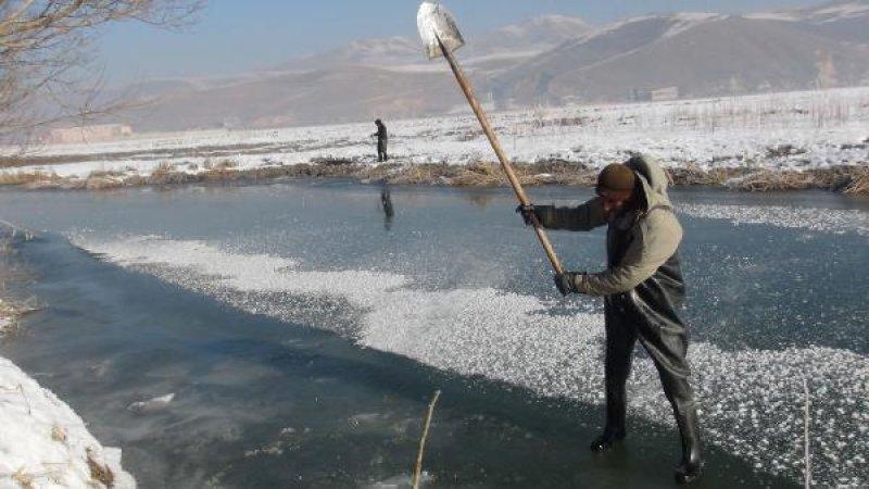 Hakkari'de 'Eskimo usulü' balık avı