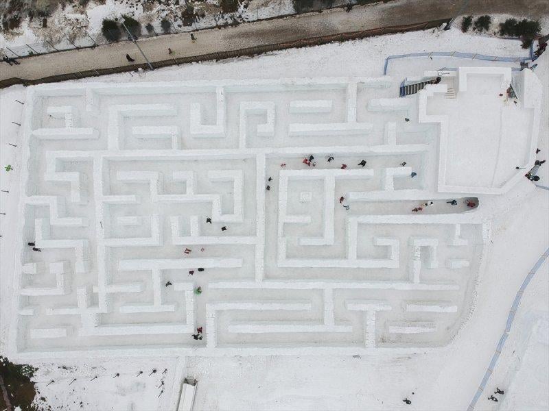 Dünyanın en büyük kar labirenti Polonya'da 