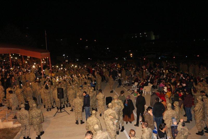 Yusuf Güney Mehmetçik'e moral konseri