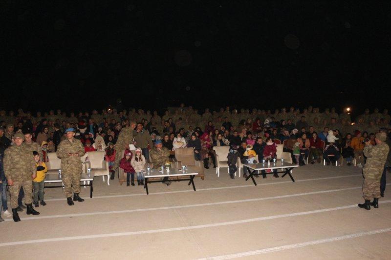 Yusuf Güney Mehmetçik'e moral konseri