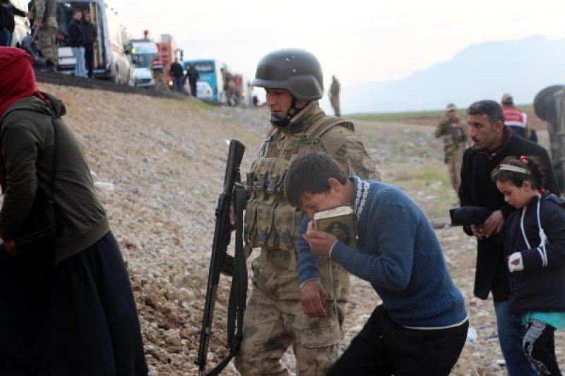 Irak'a giden yolcu otobüsü Silopi'de kaza yaptı