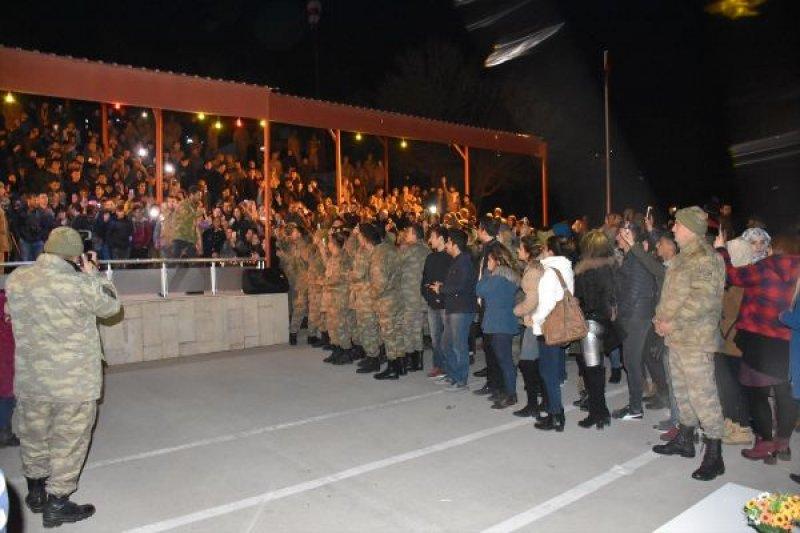 Yusuf Güney Mehmetçik'e moral konseri