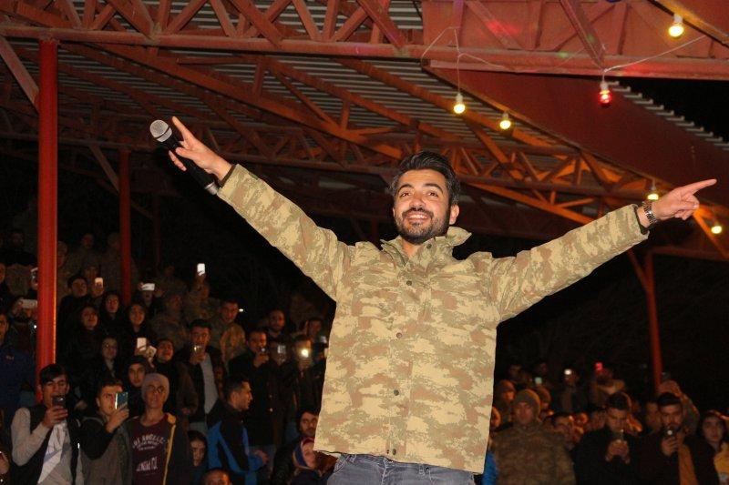 Yusuf Güney Mehmetçik'e moral konseri