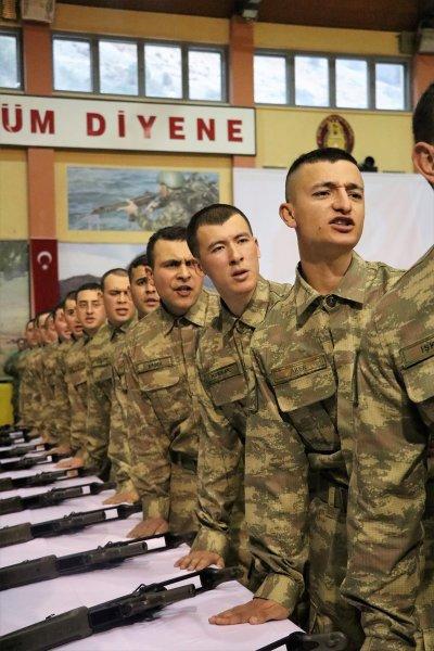 Eğridir'de 154 uzman erbaş daha mavi bere taktı 