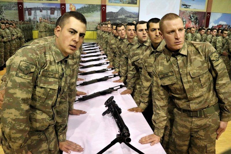 Eğridir'de 154 uzman erbaş daha mavi bere taktı 