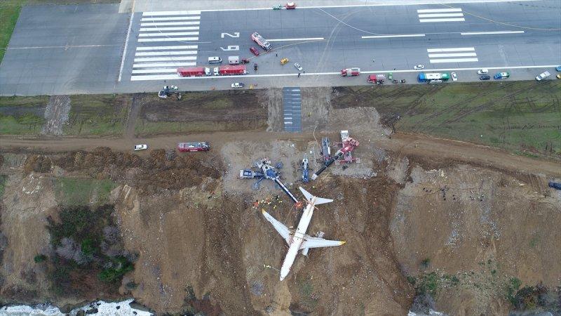 Trabzon Havalimanı'nda uçak kurtarma çalışmaları