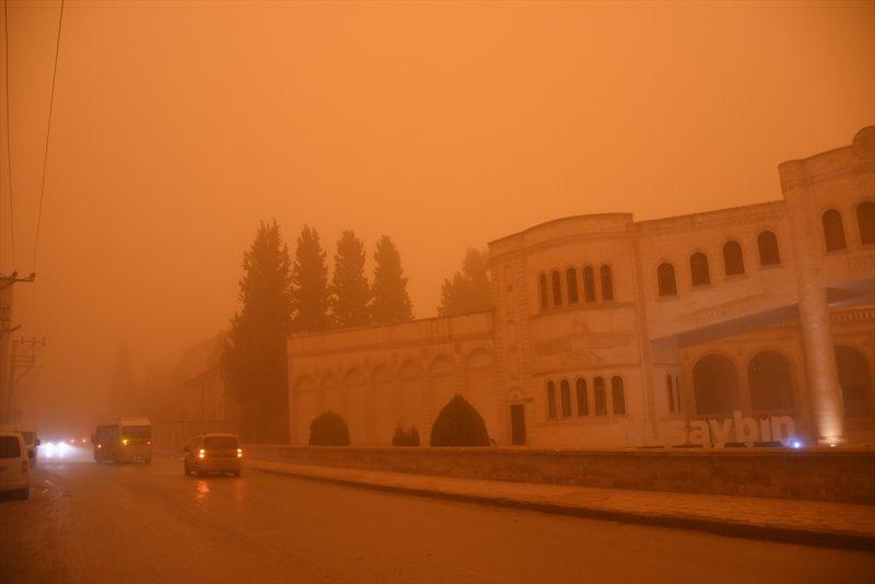 Toz zerrecikleri Güneydoğu'da hayatı olumsuz etkiliyor