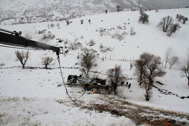 Aynı gün içinde 3 otobüs kazası: 6 ölü, 83 yaralı