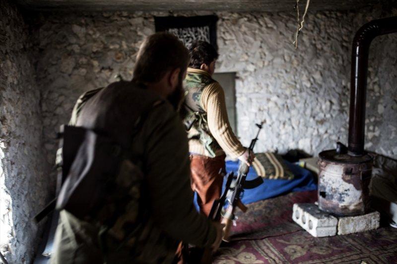 Afrin hattındaki muhaliflerin elleri tetikte