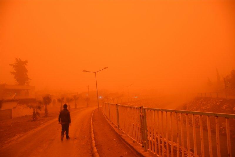 Toz zerrecikleri Güneydoğu'da hayatı olumsuz etkiliyor