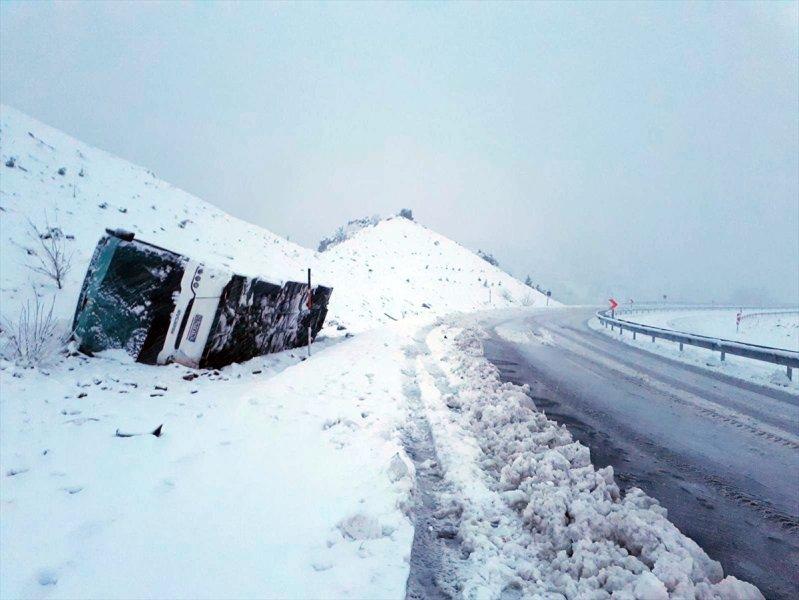 Aynı gün içinde 3 otobüs kazası: 6 ölü, 83 yaralı