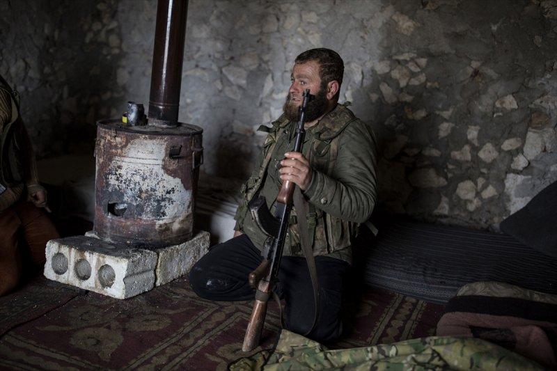 Afrin hattındaki muhaliflerin elleri tetikte