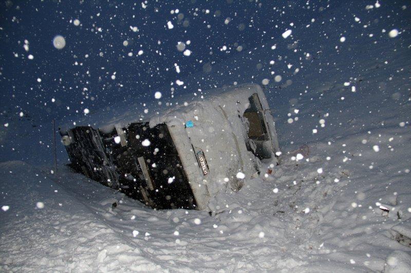 Aynı gün içinde 3 otobüs kazası: 6 ölü, 83 yaralı