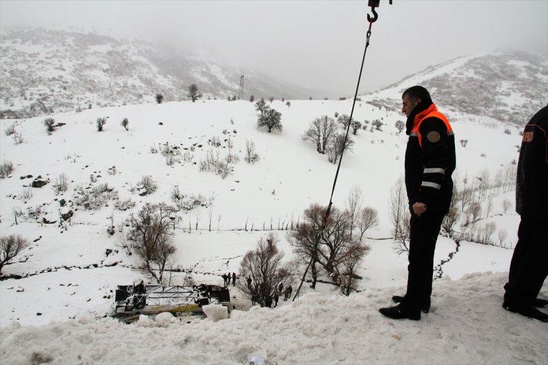 Aynı gün içinde 3 otobüs kazası: 6 ölü, 83 yaralı