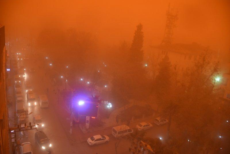 Toz zerrecikleri Güneydoğu'da hayatı olumsuz etkiliyor