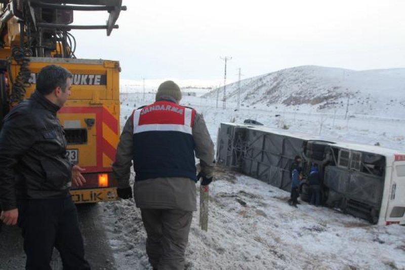 Aynı gün içinde 3 otobüs kazası: 6 ölü, 83 yaralı