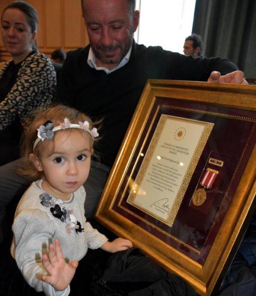 Devlet Övünç Madalyası töreninde şehit çocukları