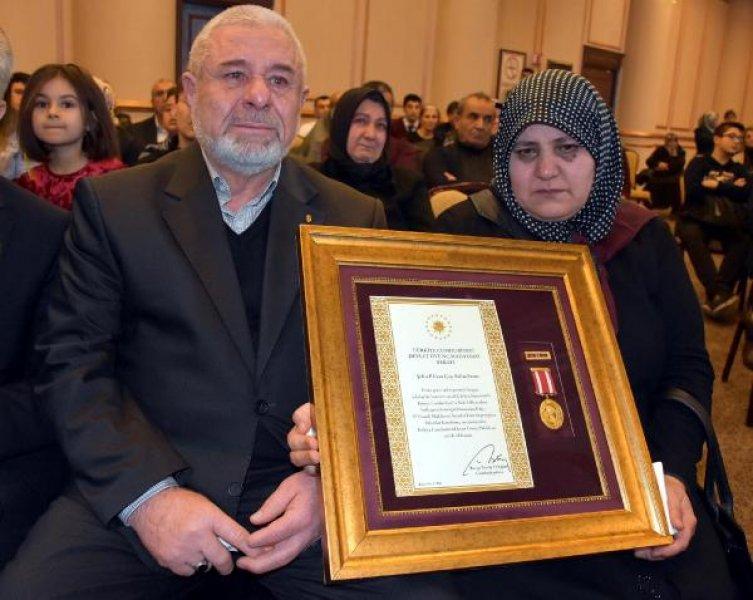 Devlet Övünç Madalyası töreninde şehit çocukları