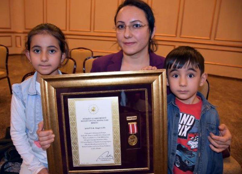 Devlet Övünç Madalyası töreninde şehit çocukları