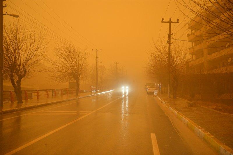 Toz zerrecikleri Güneydoğu'da hayatı olumsuz etkiliyor