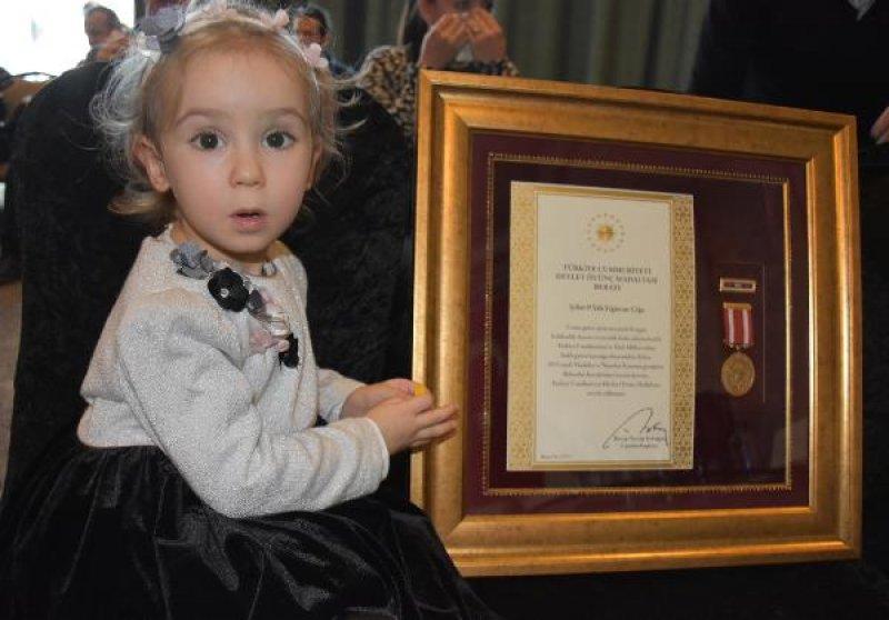 Devlet Övünç Madalyası töreninde şehit çocukları