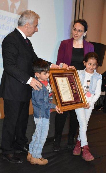 Devlet Övünç Madalyası töreninde şehit çocukları