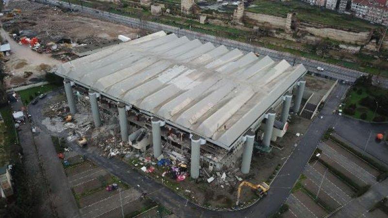 Abdi İpekçi Spor Salonu'nun yıkımı başladı