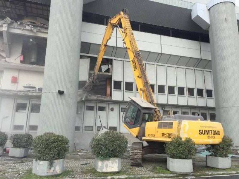 Abdi İpekçi Spor Salonu'nun yıkımı başladı