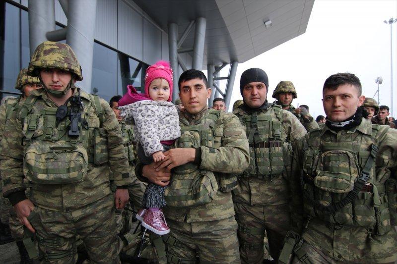 Komandolar dualarla Afrin'e gitti