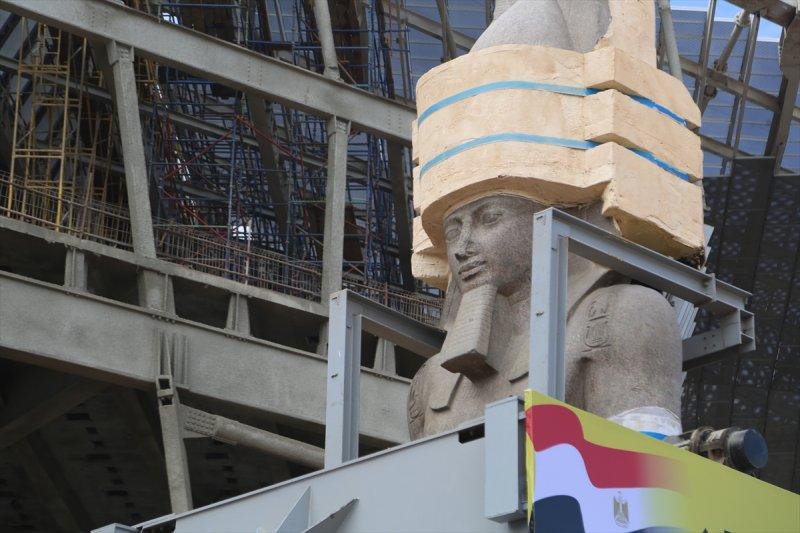 Mısır'daki II. Ramses heykeli yeni yerine taşındı