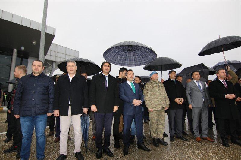 Komandolar dualarla Afrin'e gitti