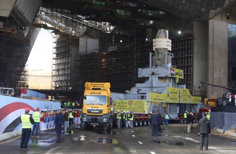 Mısır'daki II. Ramses heykeli yeni yerine taşındı