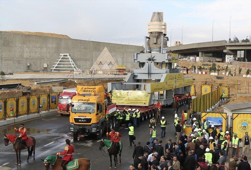 Mısır'daki II. Ramses heykeli yeni yerine taşındı