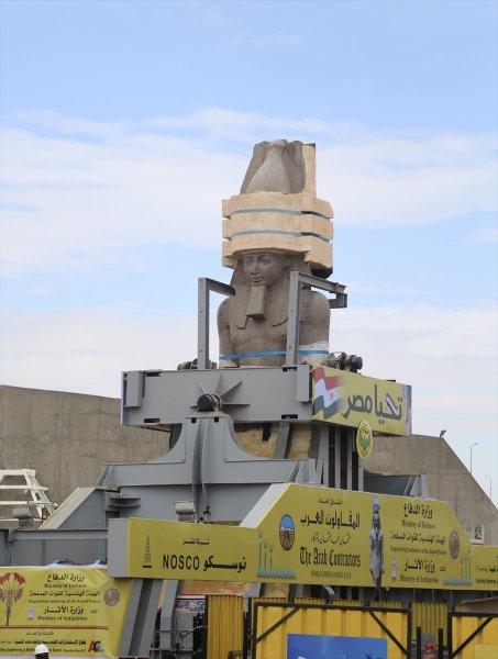 Mısır'daki II. Ramses heykeli yeni yerine taşındı