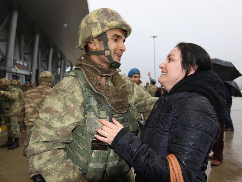 Komandolar dualarla Afrin'e gitti