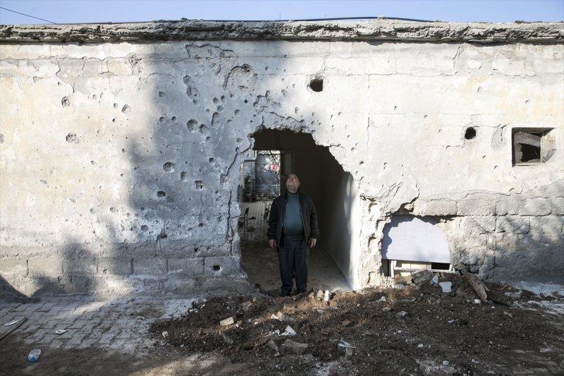 Reyhanlı'daki roketli saldırının hasar onarım çalışmaları başladı - Resim 3