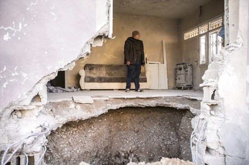 Reyhanlı'daki roketli saldırının hasar onarım çalışmaları başladı - Resim 7