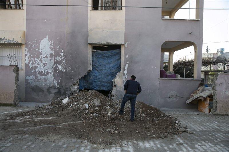 Reyhanlı'daki roketli saldırının hasar onarım çalışmaları başladı - Resim 15