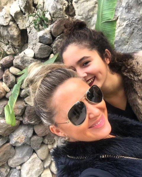 Pınar Aylin'in kızı annesinin boyunu geçti
