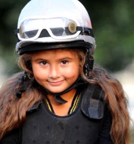 Pınar Aylin'in kızı annesinin boyunu geçti