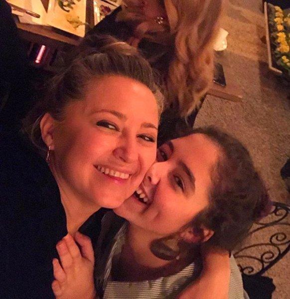 Pınar Aylin'in kızı annesinin boyunu geçti