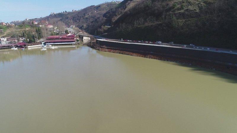 Sera Gölü’nün duvarı düzeltildi