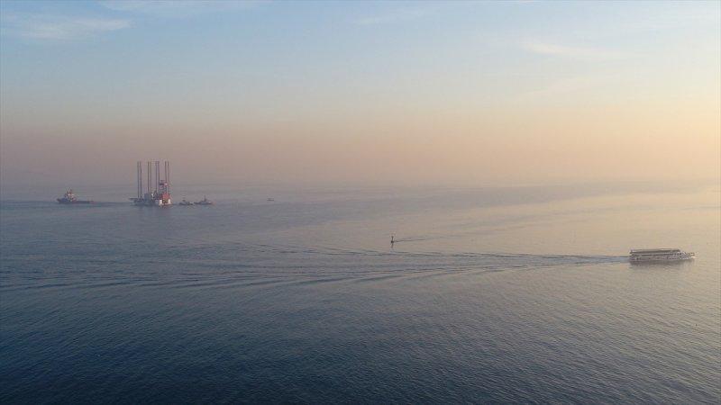 Dev petrol platformu yeniden İstanbul Boğazı’nda