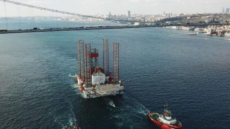 Dev petrol platformu yeniden İstanbul Boğazı’nda