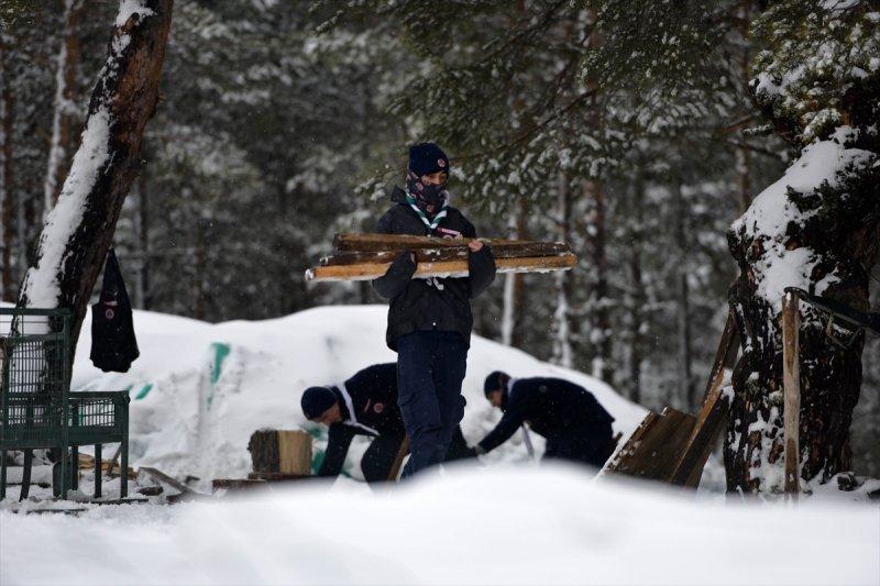 Türk, Suriyeli ve Filistinli gençler kış kampında buluştu