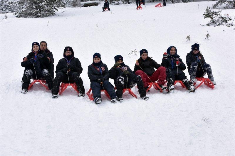 Türk, Suriyeli ve Filistinli gençler kış kampında buluştu