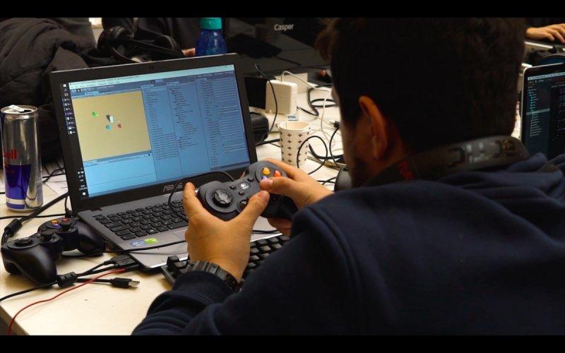 Kaçak elektrik ve dedikoduyu oyun yaptılar